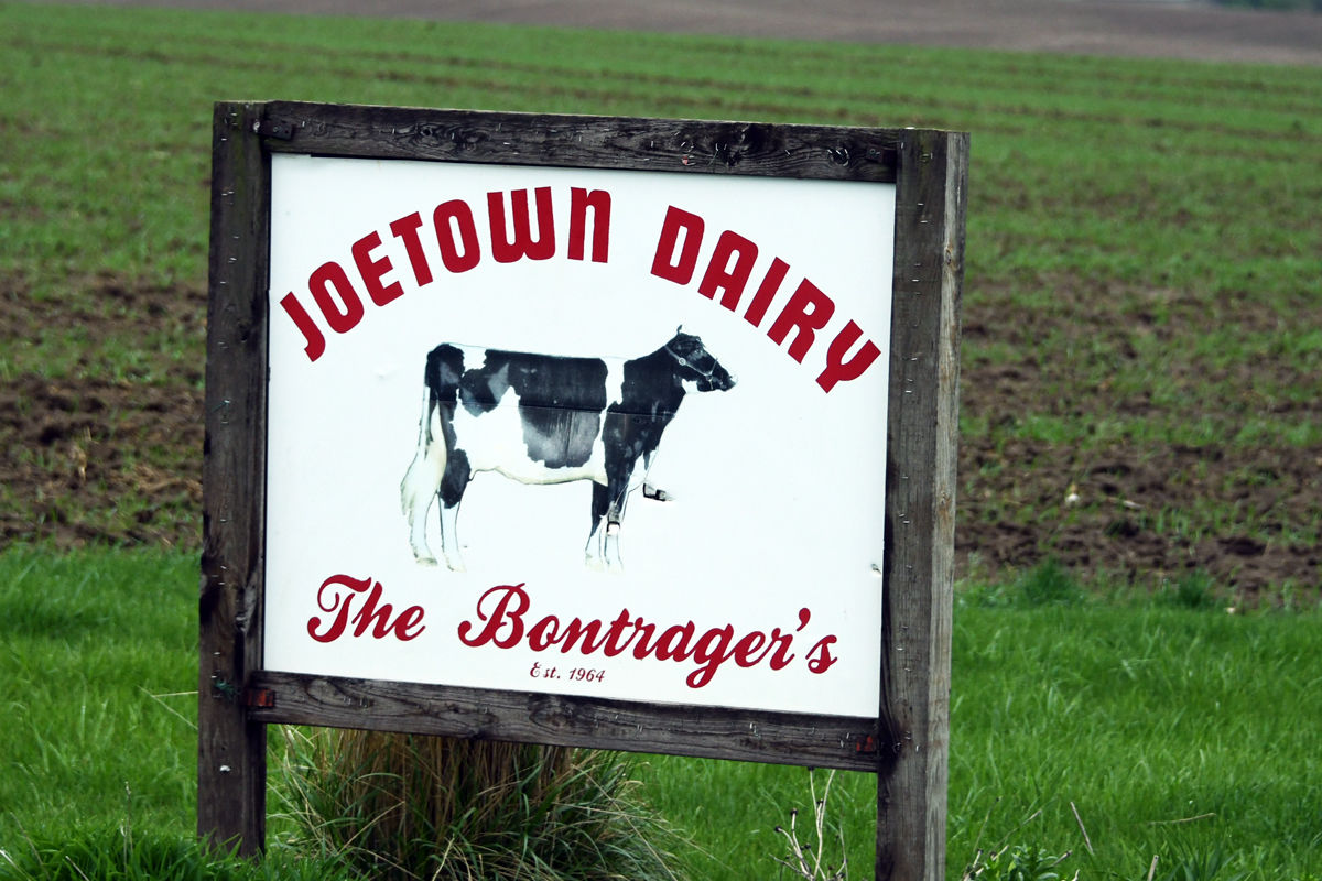 104 The Fun Club had a delicious lunch at the Bontrager's farmhouse..JPG